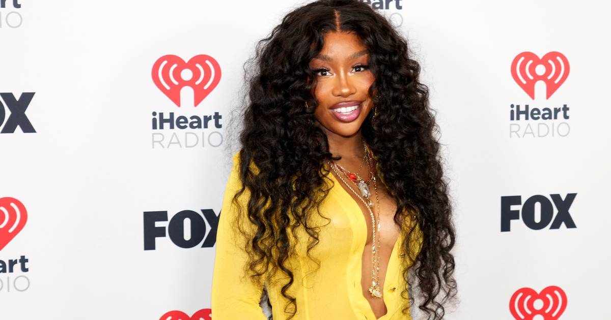 SZA Lashes Out At ‘Insane’ Frank Ocean Fan for Making Up Collaboration Rumor | News