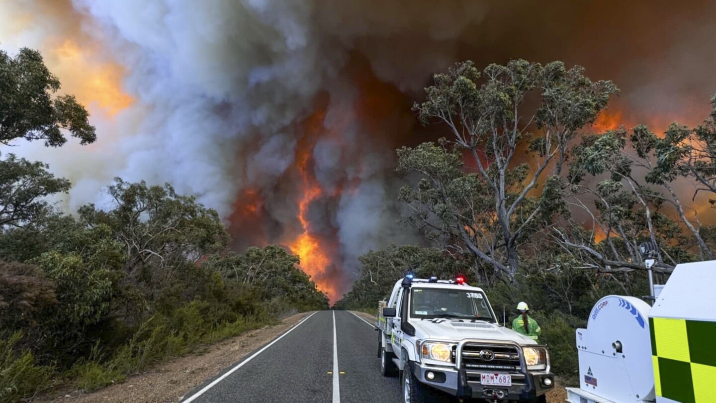 Heat wave leads to warnings of potentially devastating wildfires in southern Australia