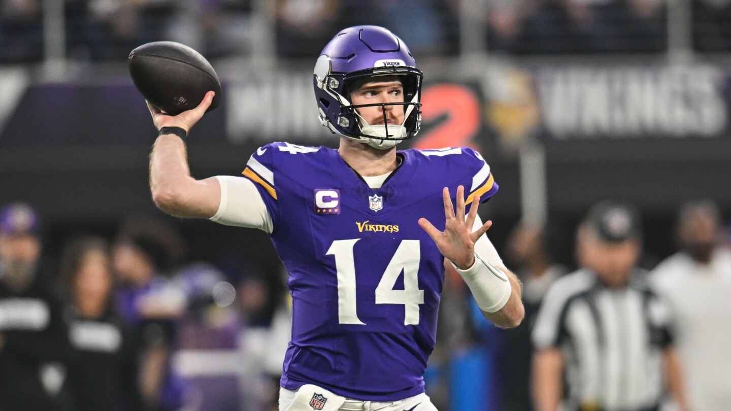 Vikings take 7-3 lead on Sam Darnold’s 31-yard TD throw