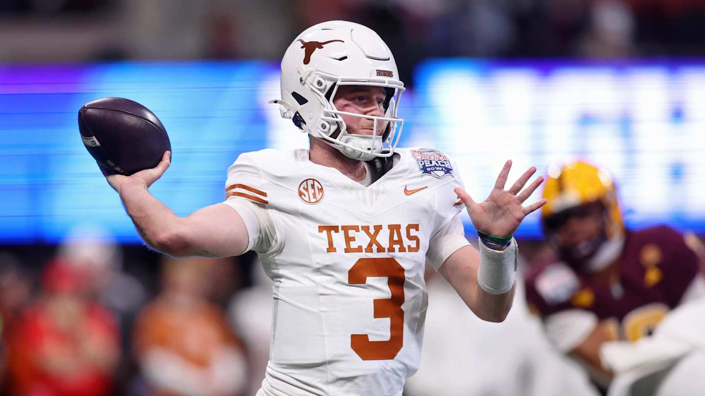 Notable Analyst Urges Texas Longhorns QB Quinn Ewers to Transfer