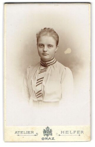 Photograph Wilh. Helfer, Graz, Glacisstr. 49, Meyfredygasse 7, Martha in fashion