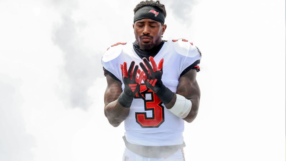 Buccaneers safety Jordan Whitehead injured in car accident and placed on NFI list, per report