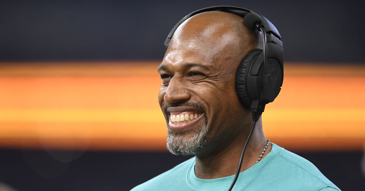 Miami Dolphins DC Anthony Weaver has eyes set on Jets, not HC vacancies