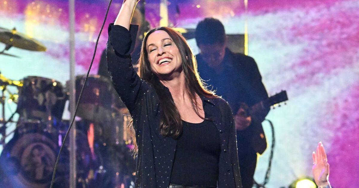 Alanis Morissette fans ‘can’t believe she’s 50′ with ageless New Year’ – Celebrity News – Entertainment