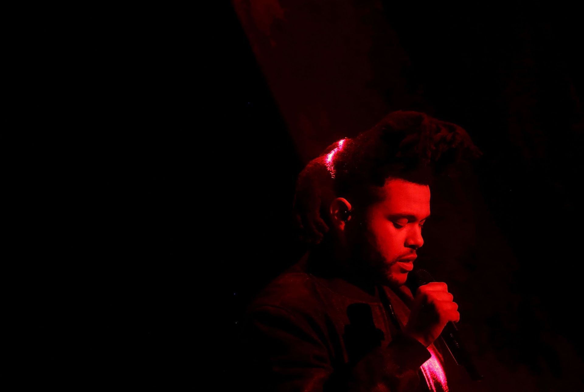 Fans can’t stop reacting hilariously as Billboards for The Weeknd’s “End of an Era” pop up across the U.S