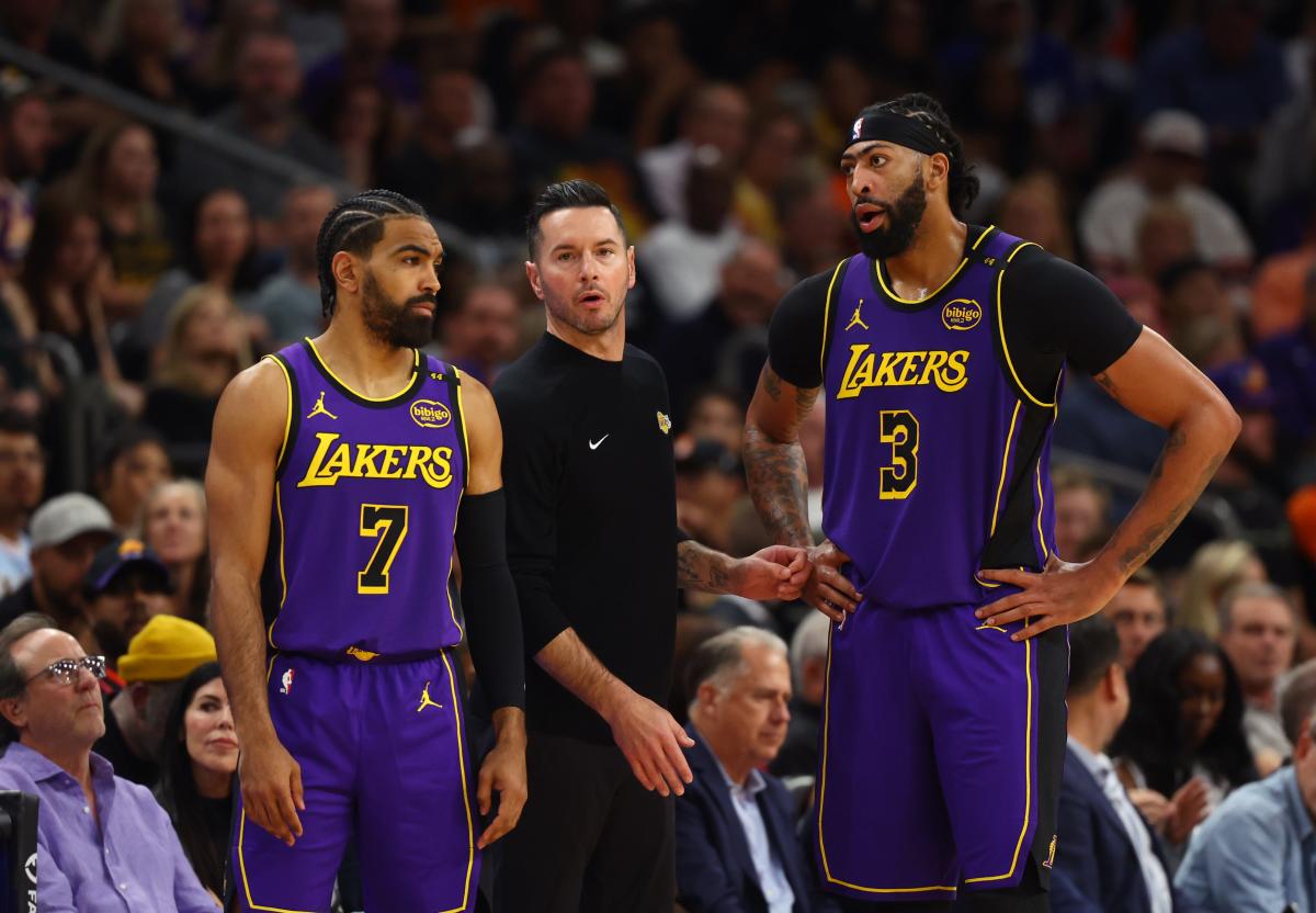 Are Anthony Davis, Gabe Vincent playing tonight for the Lakers?