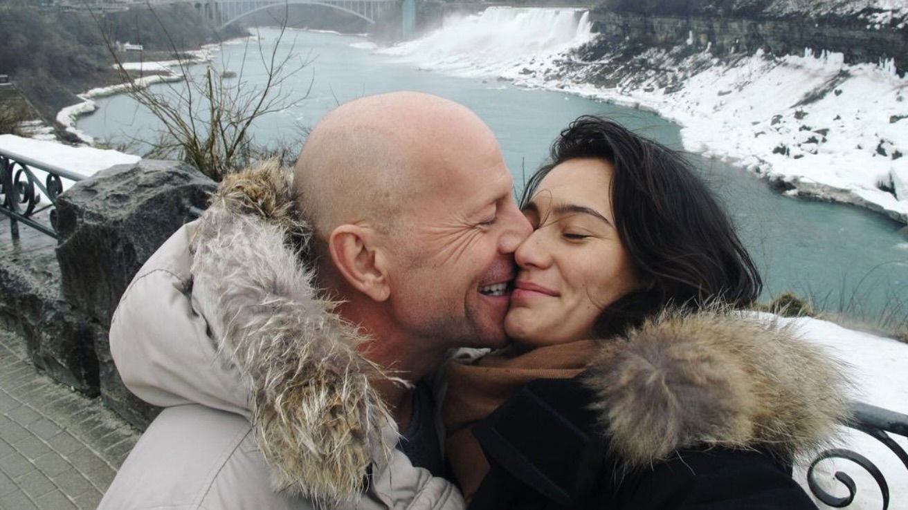 Bruce Willis, Wife Celebrate 17th Anniversary Amid Dementia