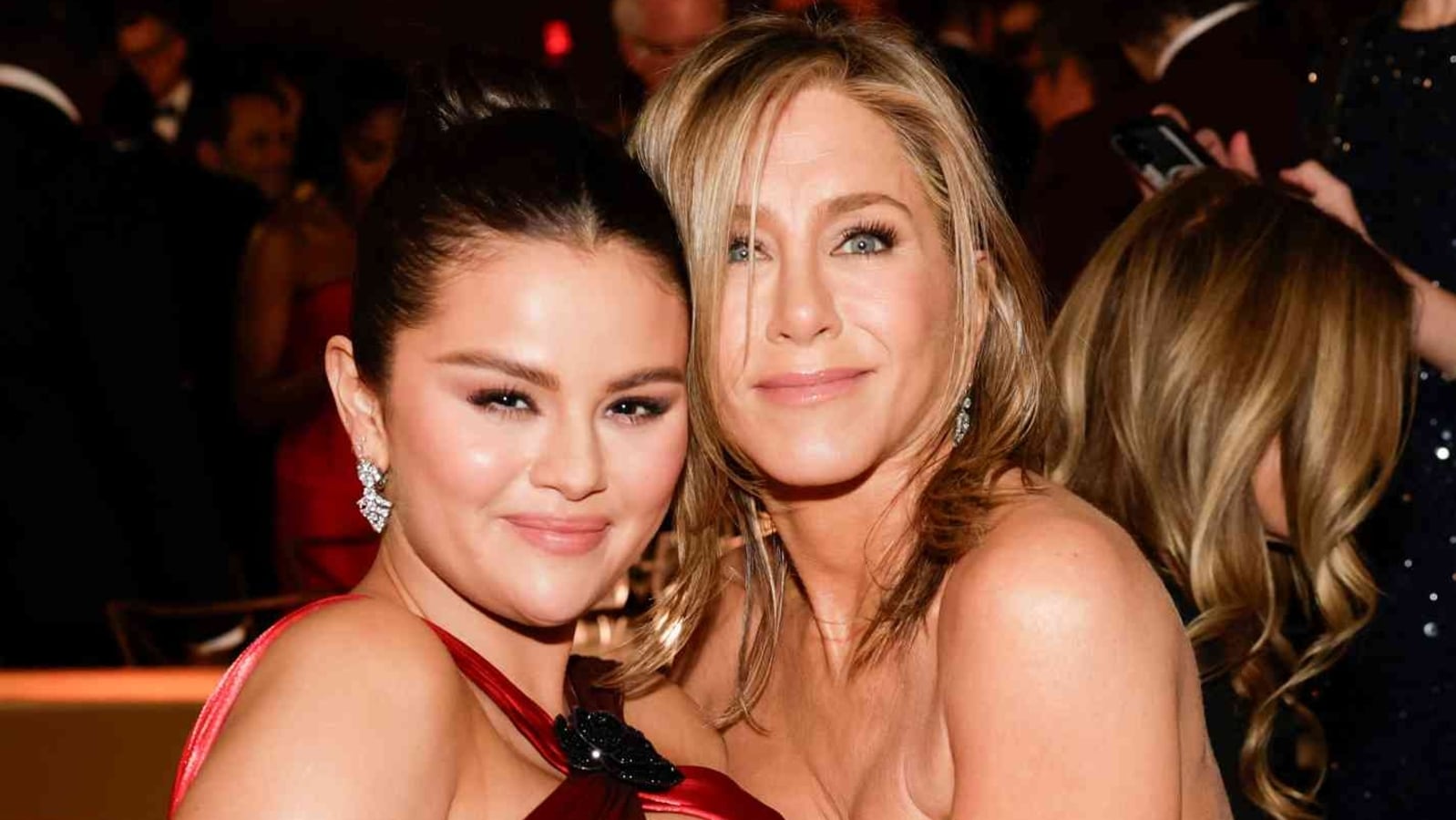 Jennifer Aniston offers to help Selena Gomez in wedding planning: Report | Hollywood