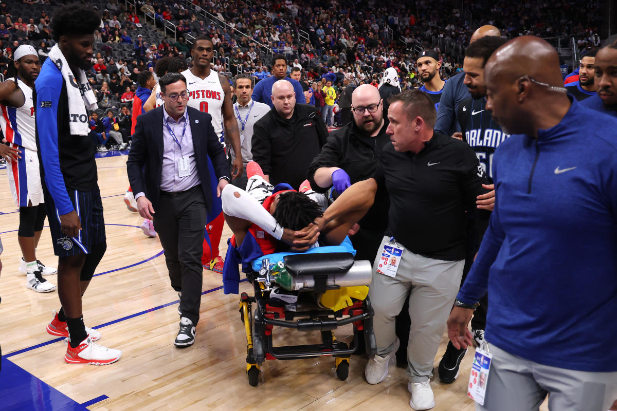 Pistons G Jaden Ivey undergoes surgery to repair broken fibula after collision with Cole Anthony