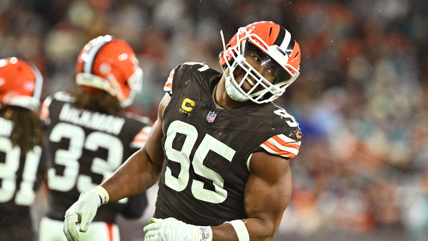 Myles Garrett: I’d rather mess up Ravens’ division title hopes than win sack title